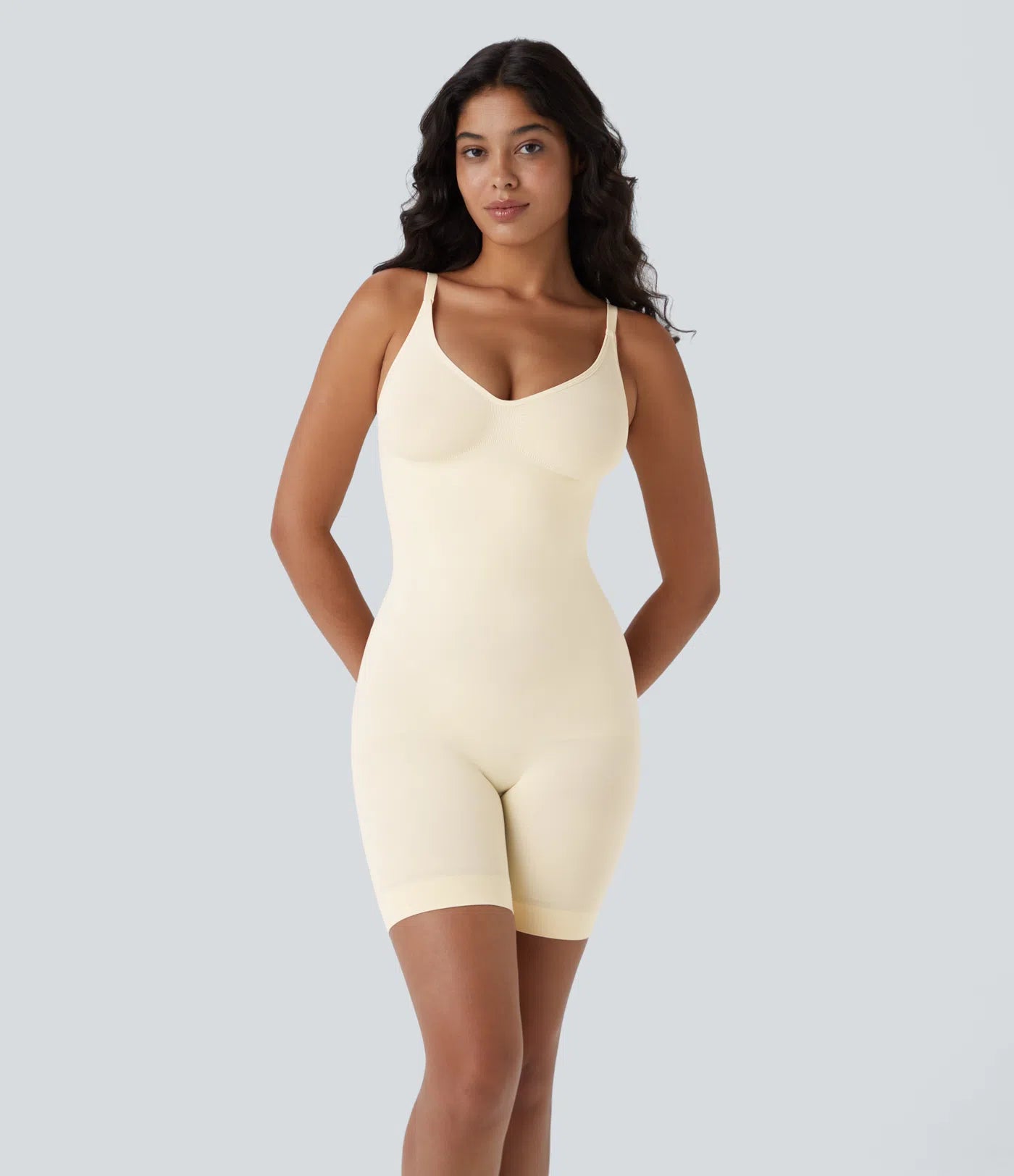 Seamless sculpting bodysuit with second skin effect, adjustable straps, open back, flat stomach effect and push-up buttocks